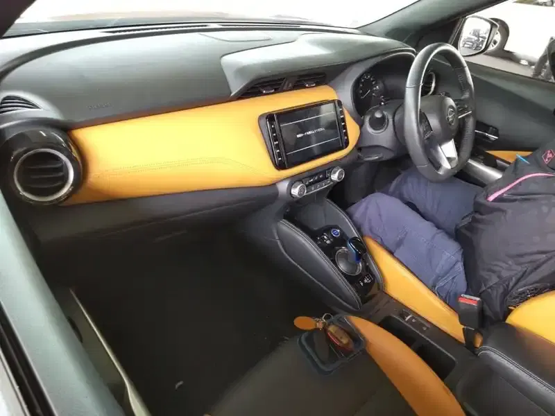 NISSAN KICKS 5D X TWO TONE INTERIOR EDITION Image 3
