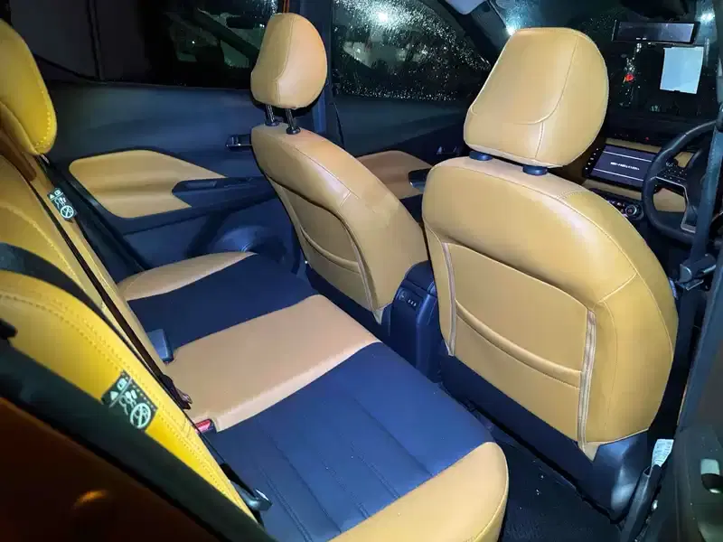 NISSAN KICKS 5D X TWO TONE INTERIOR EDITION Image 8