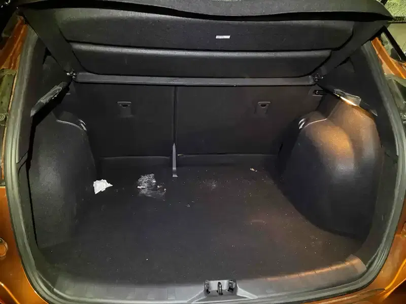 NISSAN KICKS 5D X TWO TONE INTERIOR EDITION Image 9