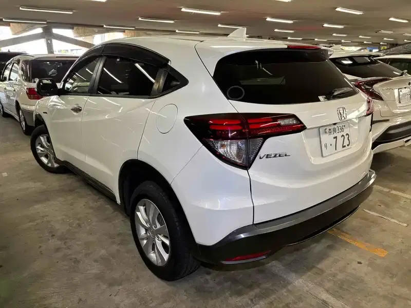 HONDA VEZEL HYBRID X Image 2