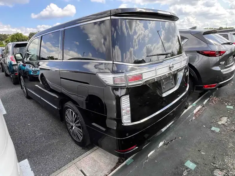 NISSAN ELGRAND 250 HIGHWAY STAR S Image 2