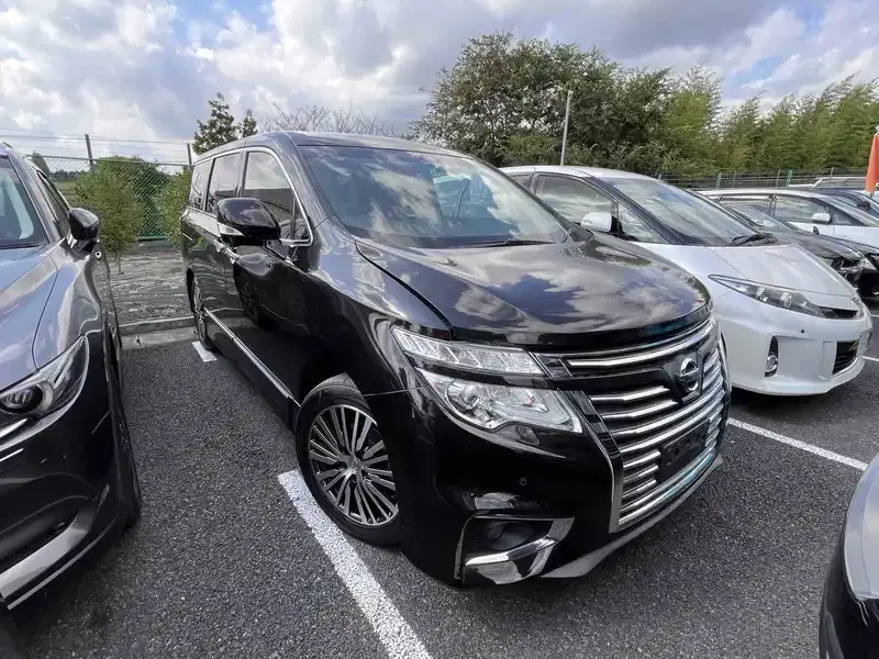2018 Nissan ELGRAND 118,000 km