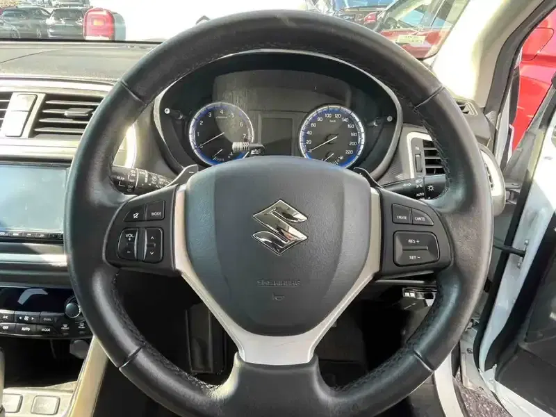 SUZUKI SX4 S- CROSS Image 5