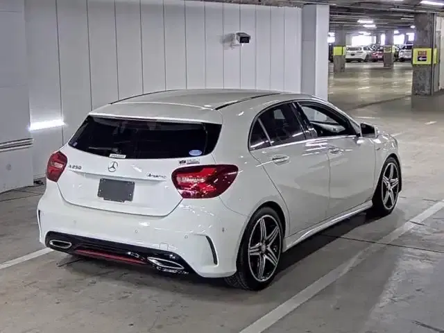 MERCEDES BENZ BENZ A CLASS A250 SPORT Image 4