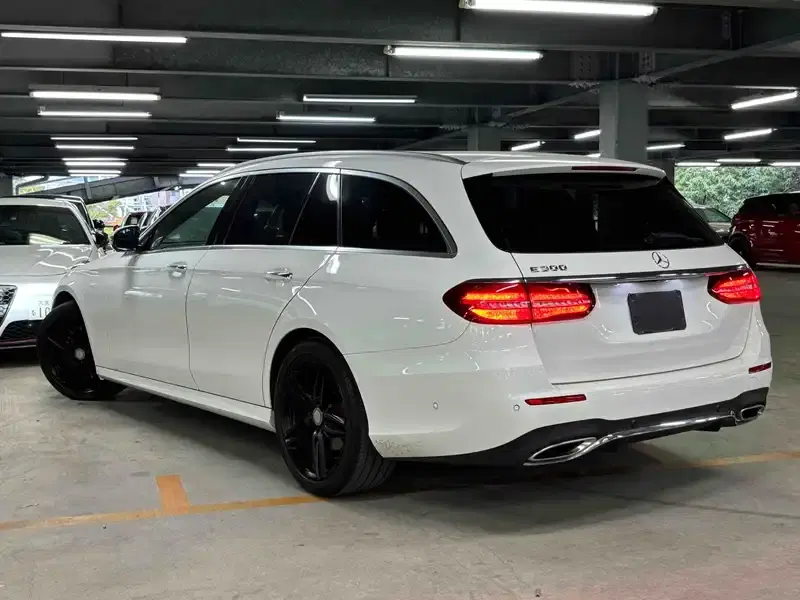 MERCEDES BENZ E200 STATIONWAGON AVG SPORT Image 2