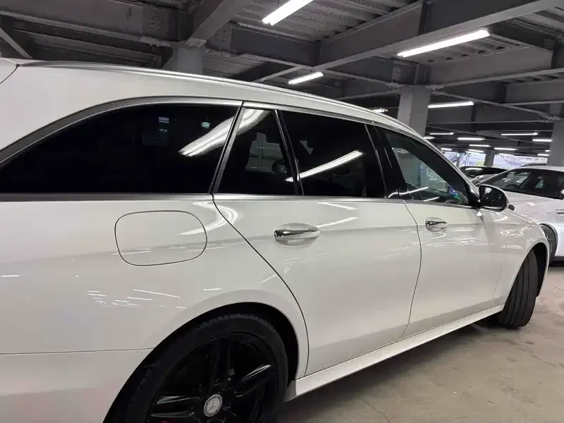 MERCEDES BENZ E200 STATIONWAGON AVG SPORT Image 13