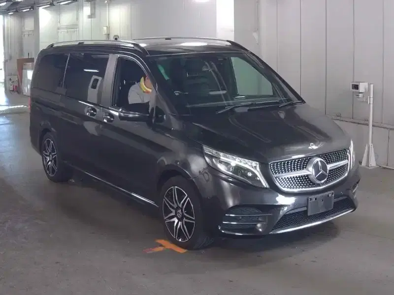 2020 Mercedes benz V260 123,000 km