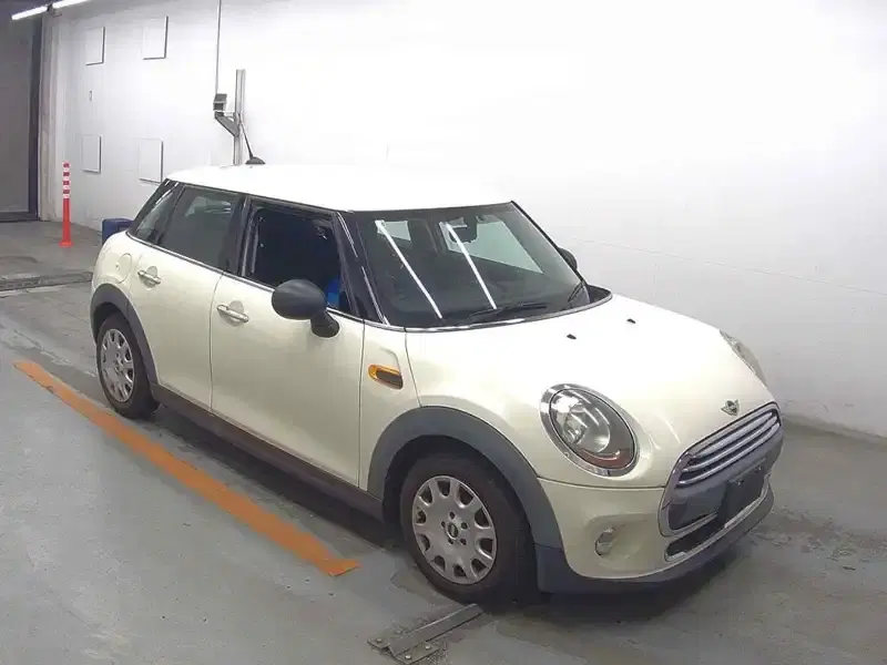 2015 Mini 5D 49,690 km
