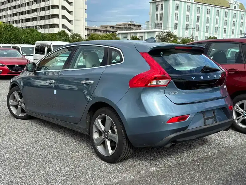 VOLVO V40 V40 T-4 Image 2