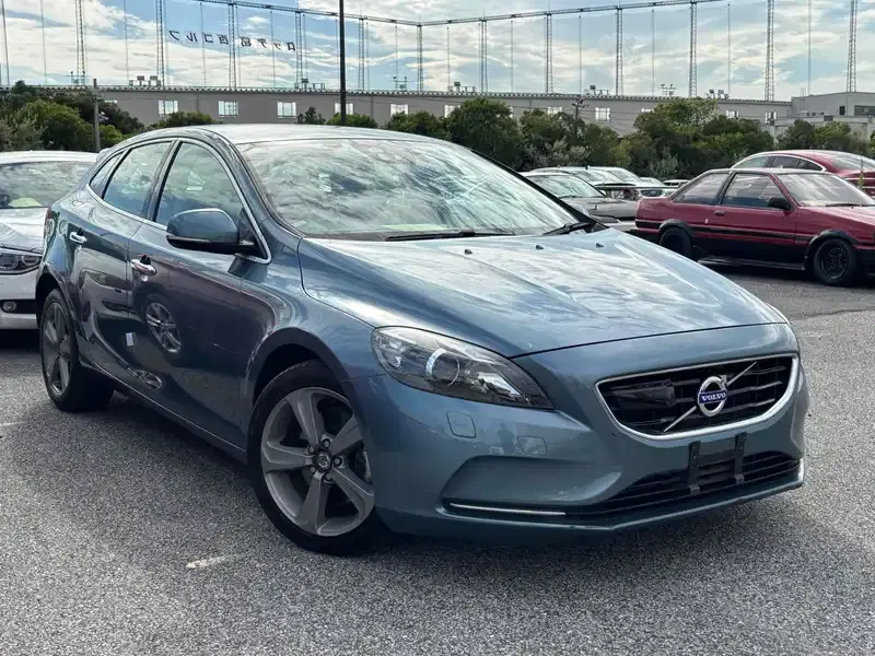 2014 Volvo V40 56,000 km