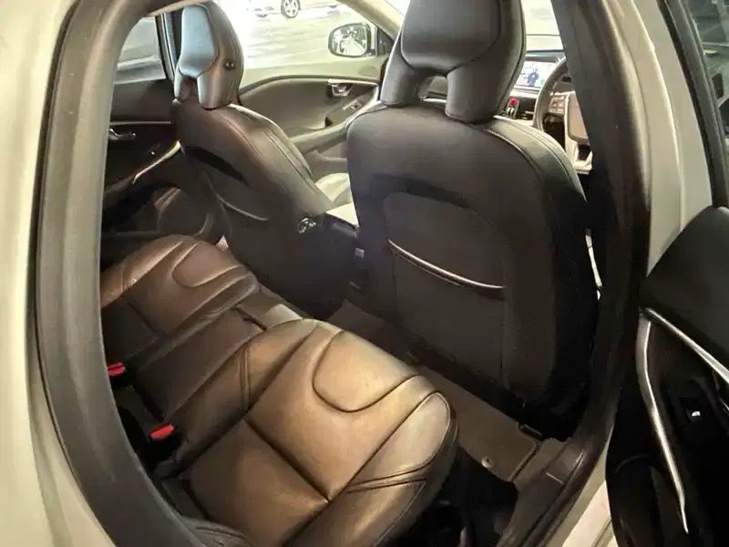 VOLVO V40 V40 T4 SE Image 7