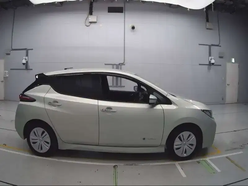 NISSAN LEAF X Image 7