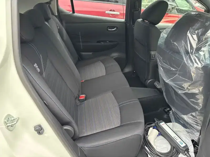 NISSAN LEAF X V SMART Image 8