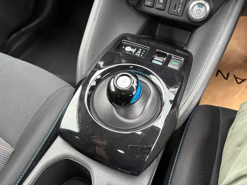 NISSAN LEAF X V SMART Image 25