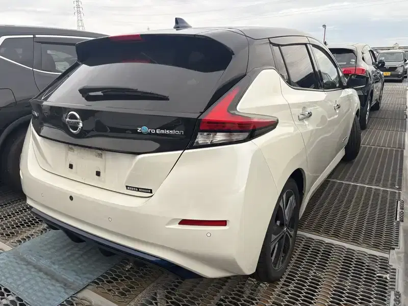 NISSAN LEAF X V SMART Image 2