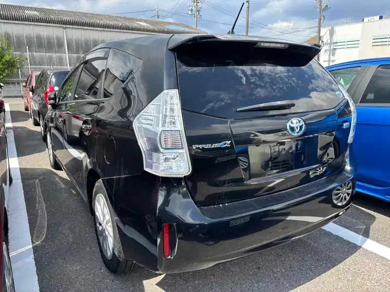 TOYOTA PRIUS ALPHA S Image 2