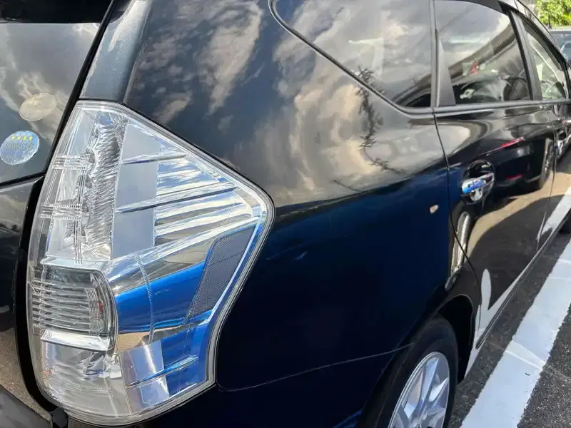 TOYOTA PRIUS ALPHA S Image 22