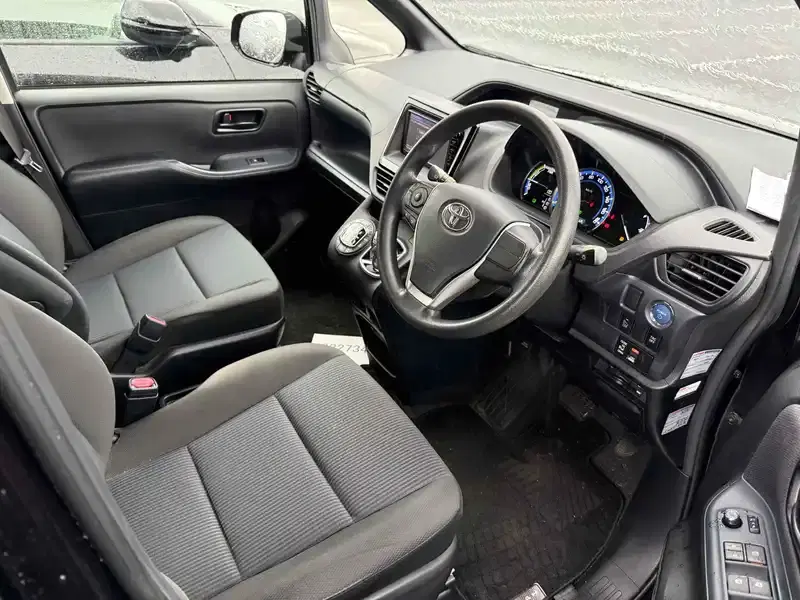 TOYOTA NOAH HYBRID X Image 3