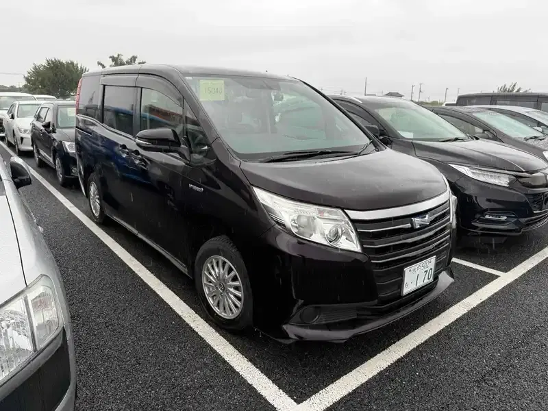 2015 Toyota NOAH 106,000 km