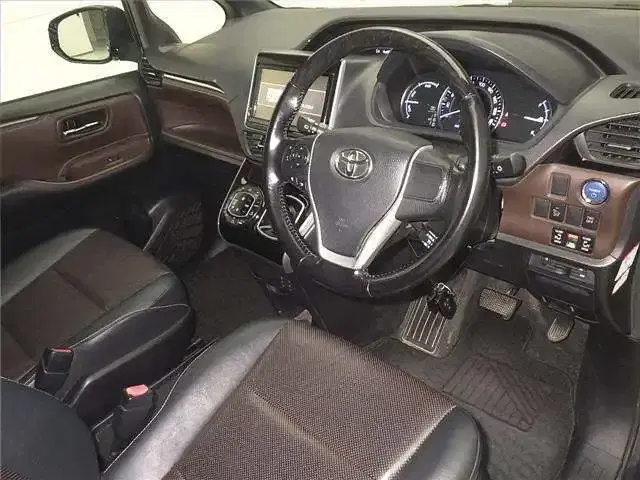 TOYOTA ESQUIRE HYBRID GI Image 5