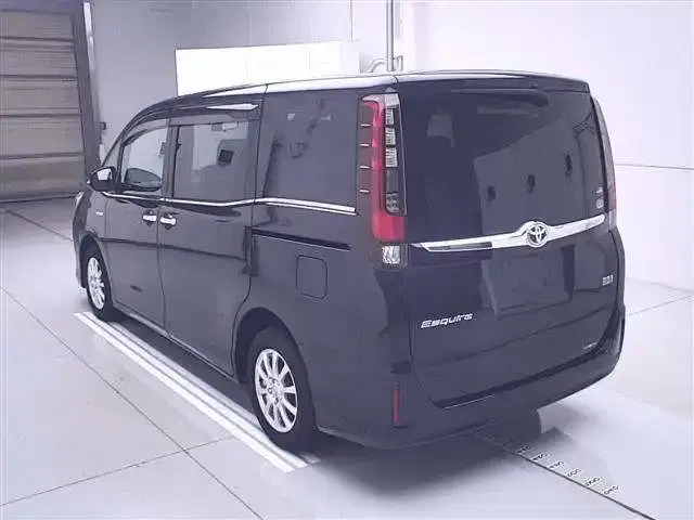 TOYOTA ESQUIRE HYBRID GI Image 4