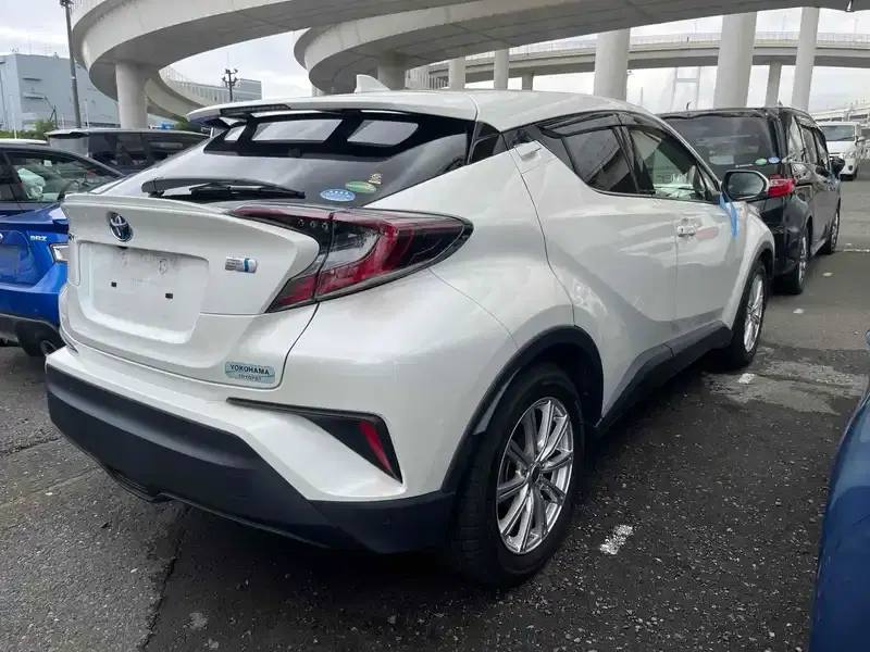 TOYOTA C-HR G Image 2