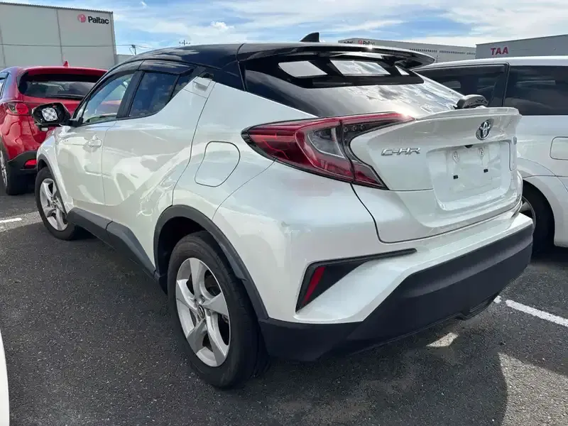 TOYOTA C-HR S LED PACKAGE Image 2